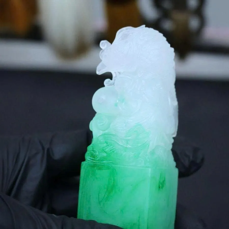 Green and white resin seal with a dragon handle